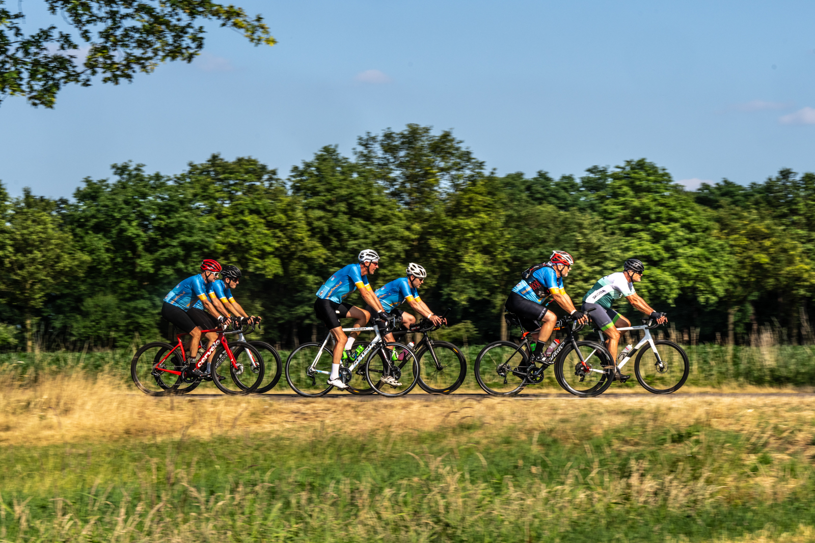 HomeRiders onderweg tussen de velden