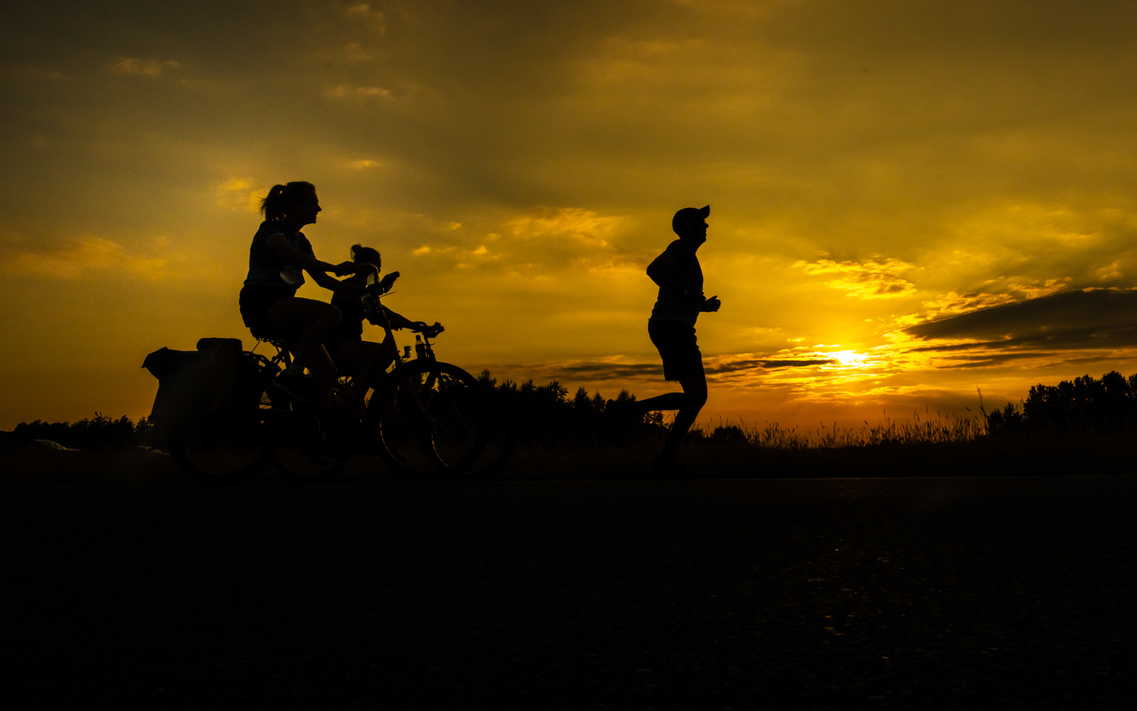 HomeSporters bij zonsondergang