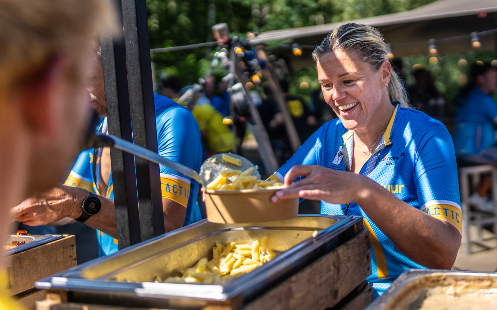 HomeSporter krijgt pasta op een checkpoint