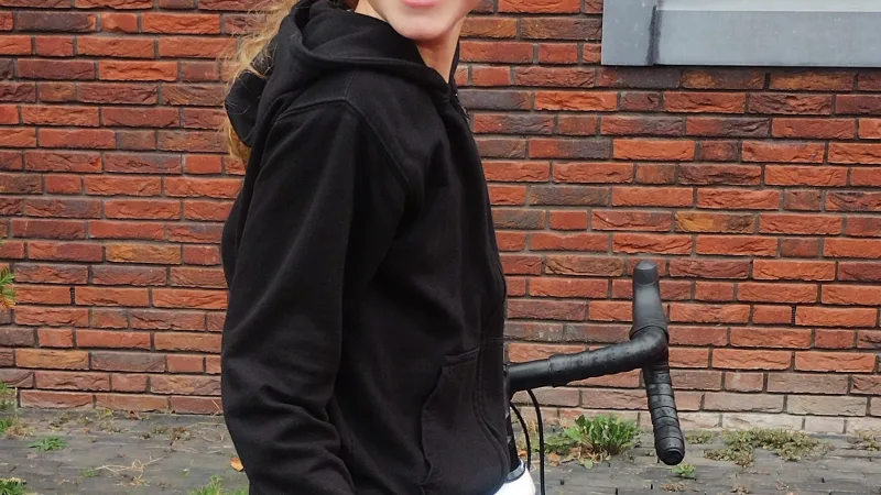 Lara fietst de Mini-Homeride!