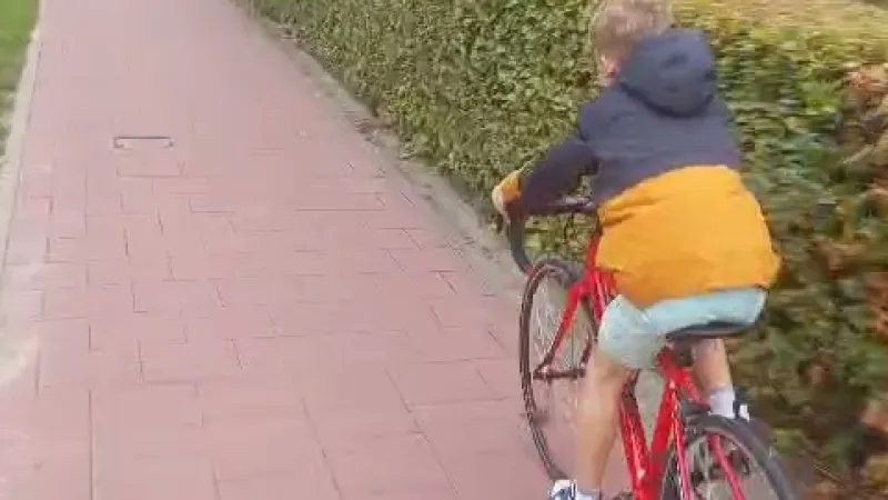 Ivo fietst de mini-homeride