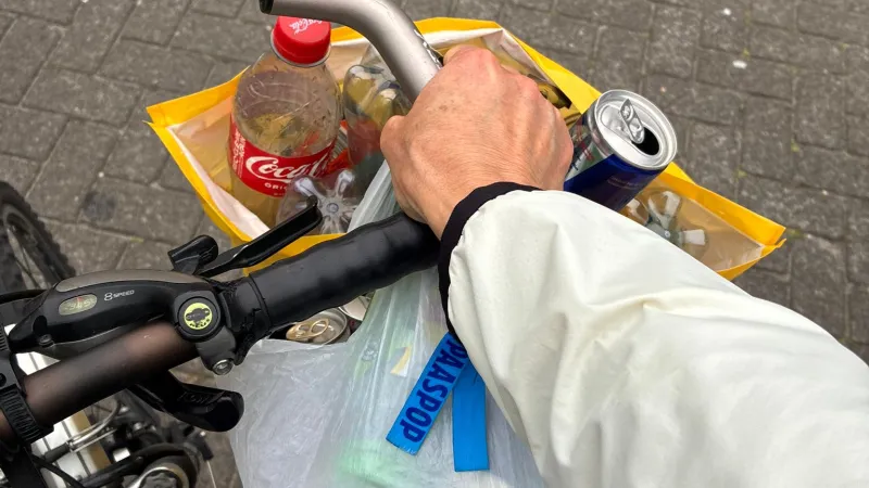 Statiegeld blikjes en flesjes verzamelen